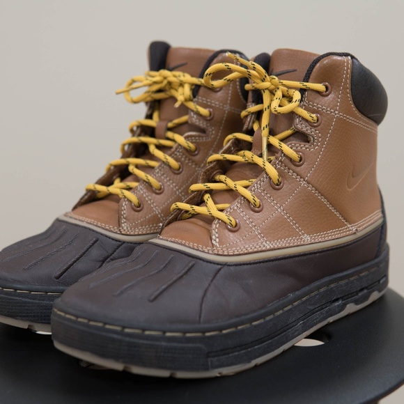 nike acg boots tan